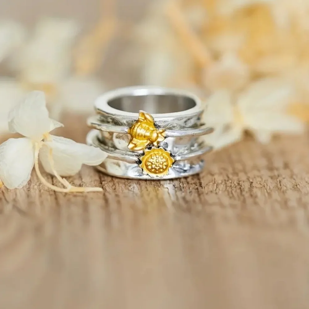 Little Bee Vintage Band Ring